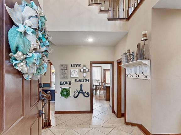 5th image of 6619 Castle Lane Dr