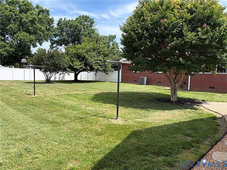 9325 Brentwood Dr — Photo 5