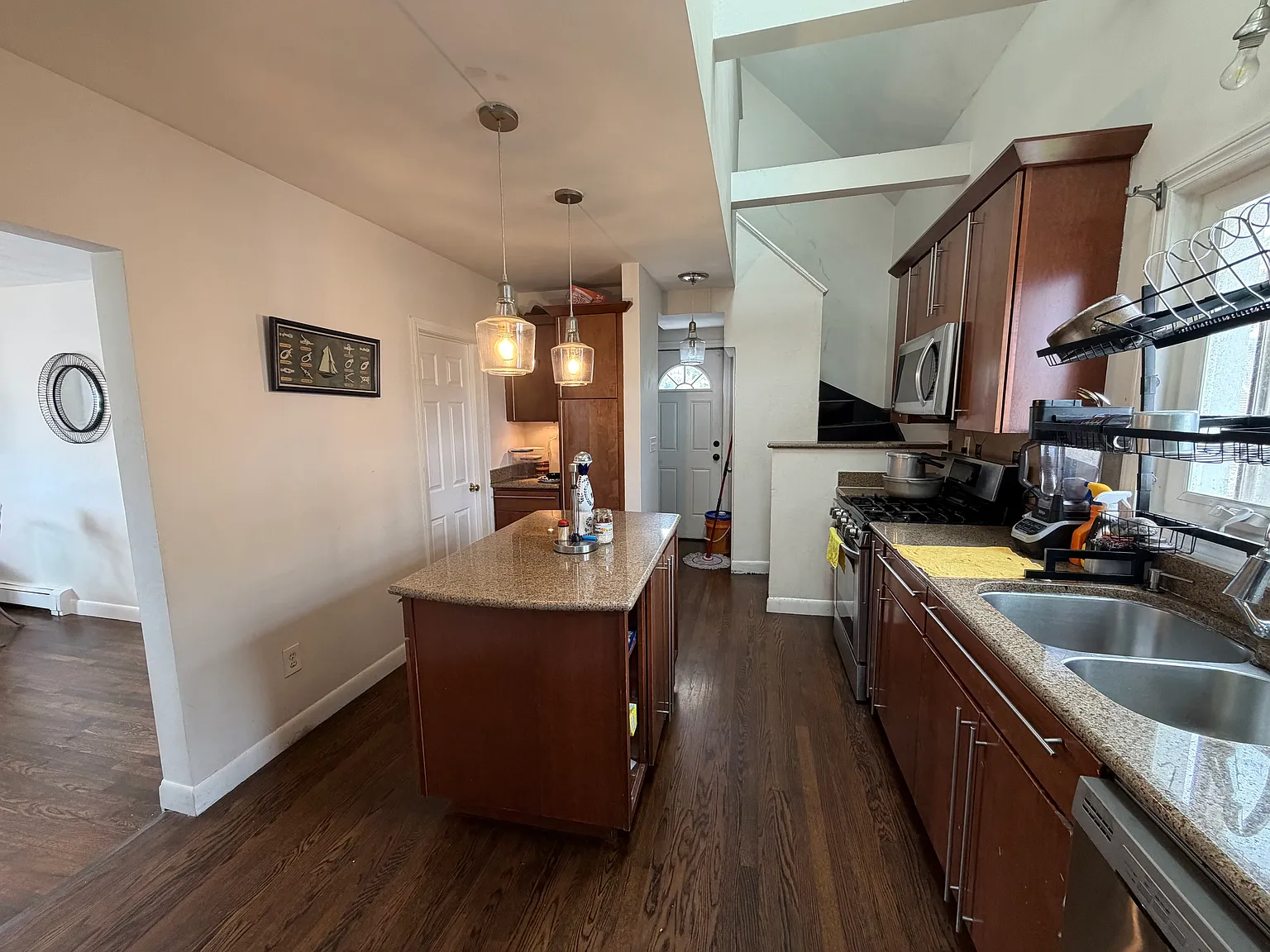4 bed, 1600 sqft, $3,800 — Photo 2