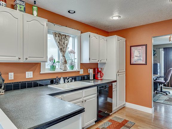 3rd image of 8016 NE 102nd Cir