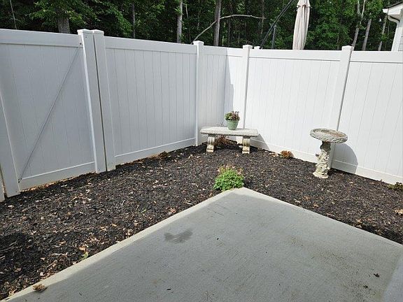 2nd image of 1016 Beatty Woods Dr