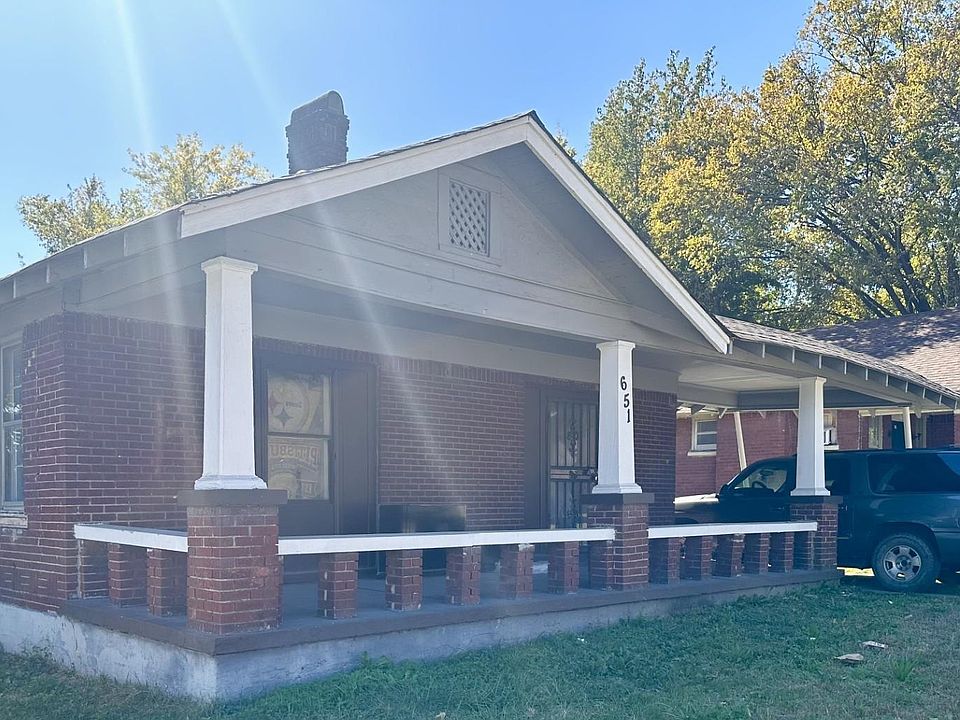2nd image of 651 E Mallory Ave