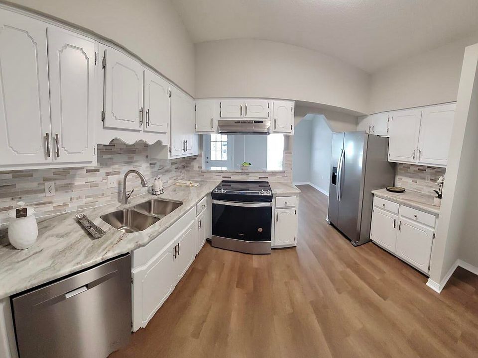 1st image of 644 Emerald Ln