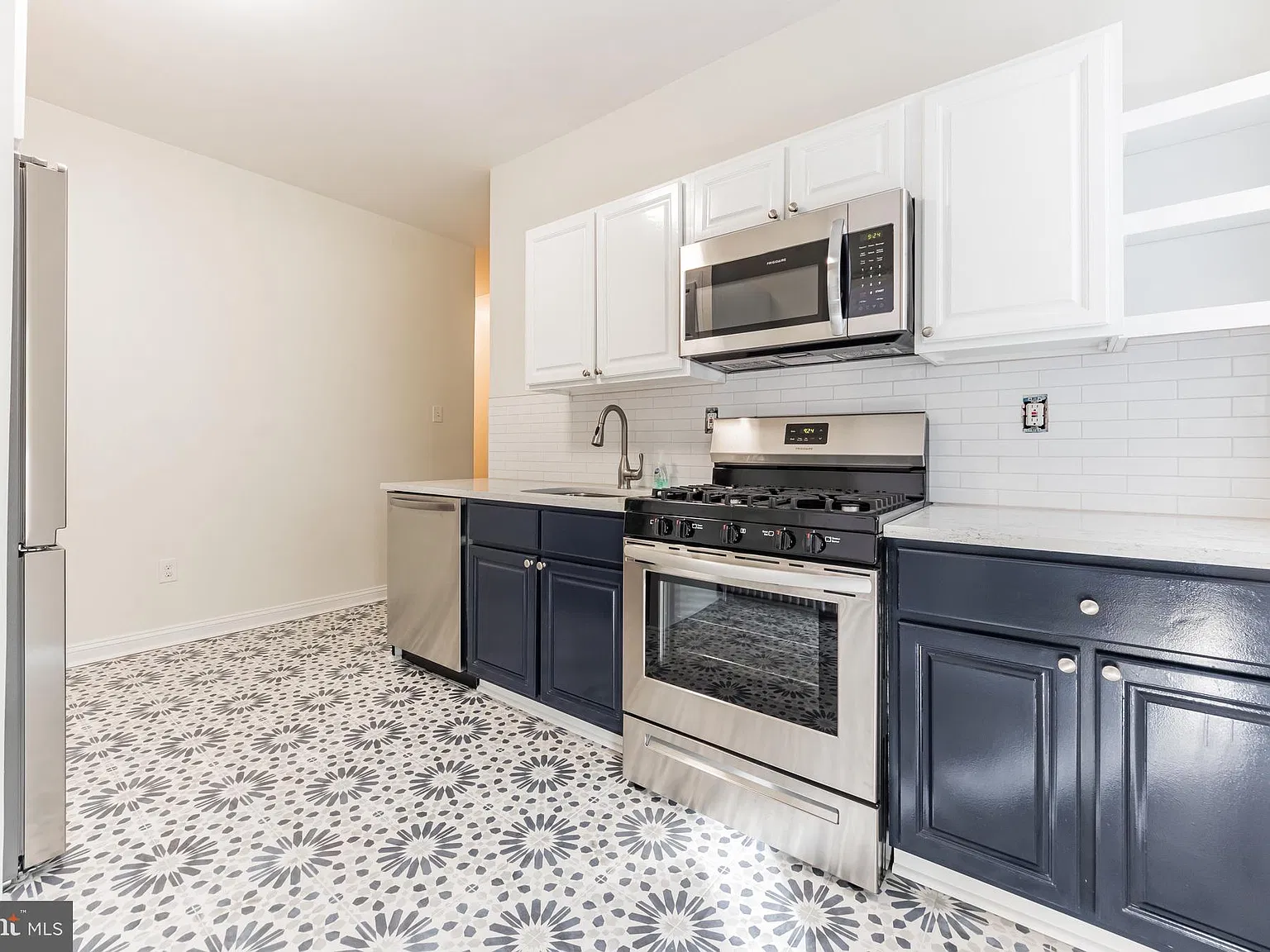 2 bed, 1.0 bath, 2754 sqft, $1,650 — Photo 4