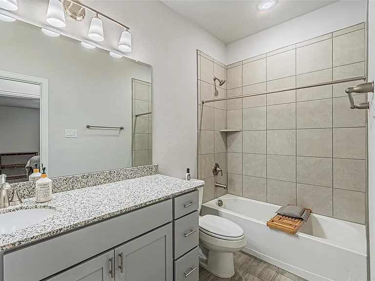579 Ruthye Ln — Photo 8