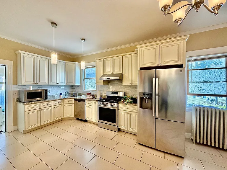 163 Walnut St #1 — Photo 6