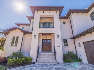 294 Bayview Dr NE, Saint Petersburg, FL 33704