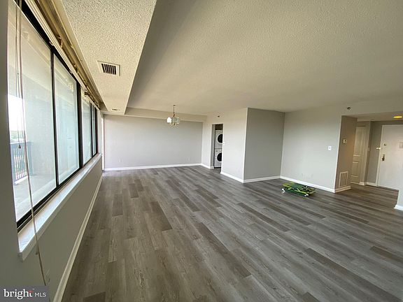 5th image of 3709 S George Mason Dr APT 1007E