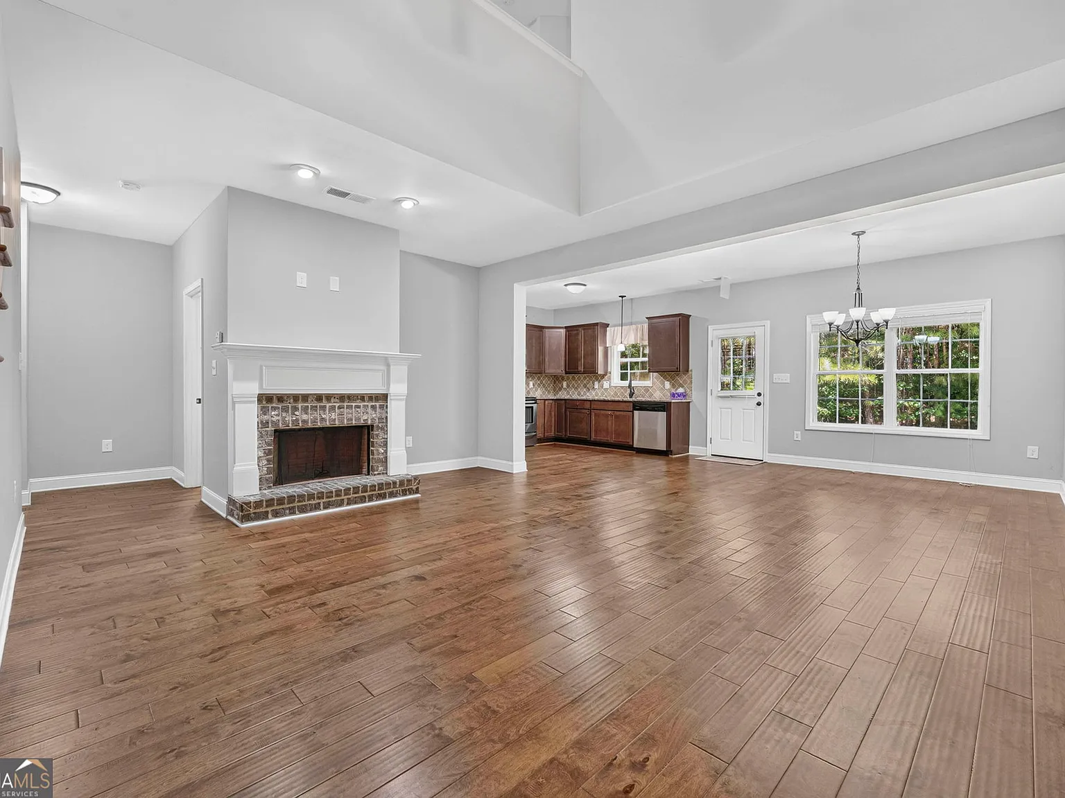 3 bed, 2.5 bath, $2,450 — Photo 4