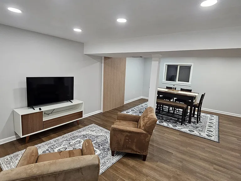 822 Brownwood Dr NW — Photo 2