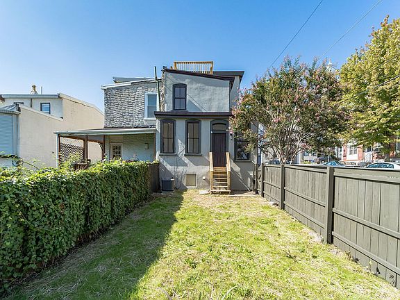 5th image of 227 Hermitage St