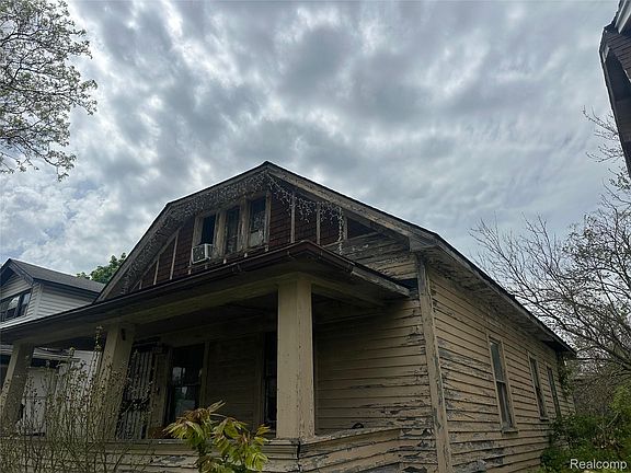 4th image of 19397 Andover St