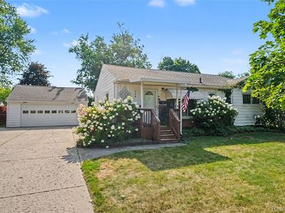 244 Ponchartrain Dr, Fenton, MI, 48430