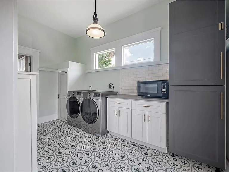 5301 N Central Ave — Photo 28