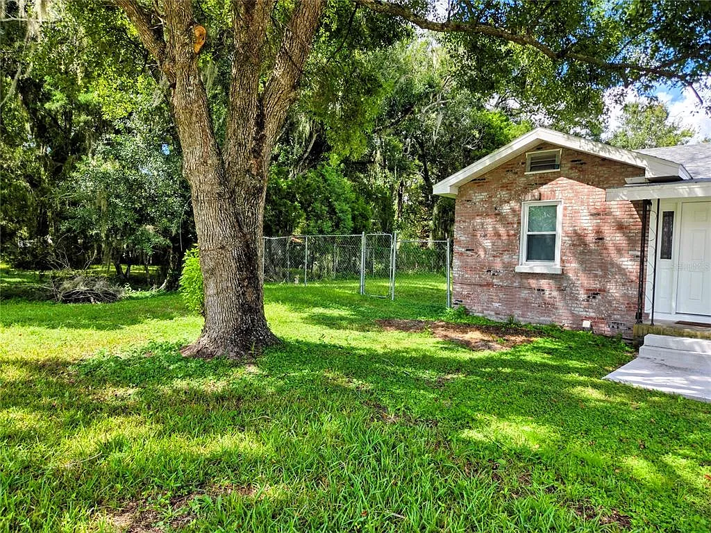 3 bed, 2.0 bath, 1888 sqft, $2,250 — Photo 2