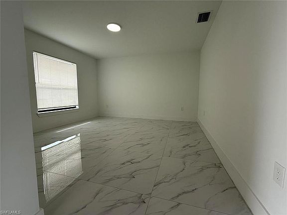 4th image of 910 Acacia AVE