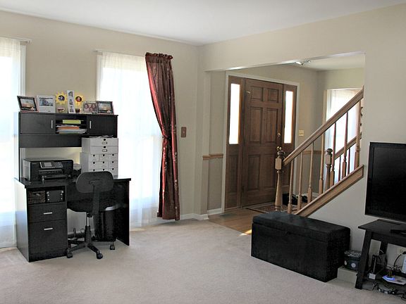 5th image of 704 Terry Ln