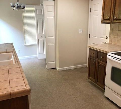 4th image of 2927 Merriam Ln