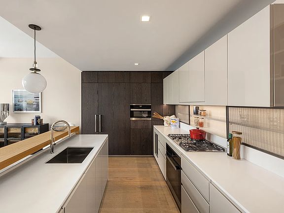 3rd image of 202 Broome St APT C