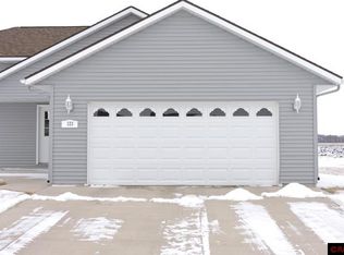 125 Uriah Ct, Mankato, MN 56001