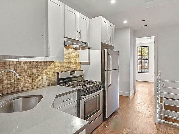 3rd image of 556 Kosciuszko St #1L