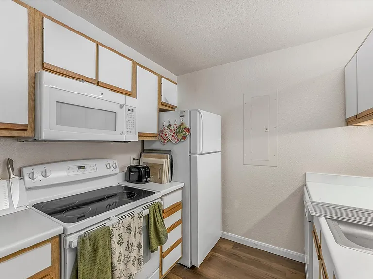 527 Parkway #303 — Photo 9
