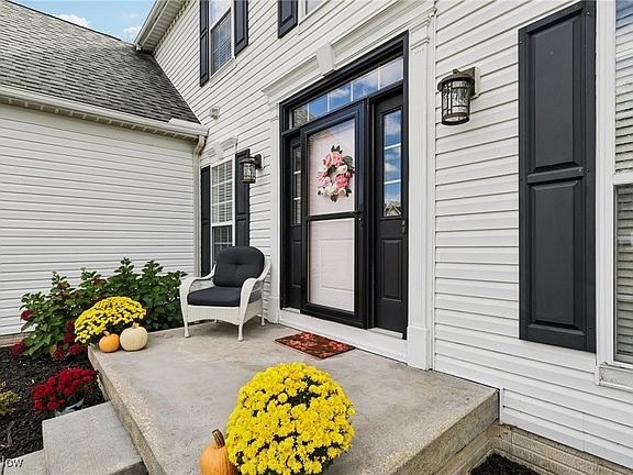 4th image of 563 Rockglen Dr