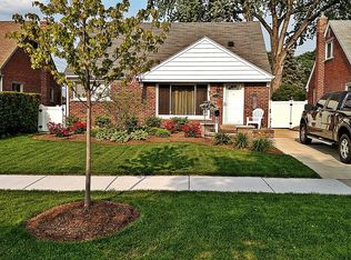 6148 Cardwell St, Garden City, MI 48135