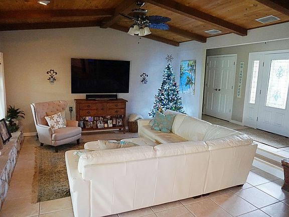 5th image of 872 Village Way