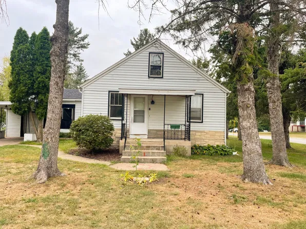 515 11th St NE, Little Falls, MN 56345
