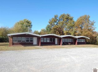 841 E 6th Ave, Calvert City, KY 42029