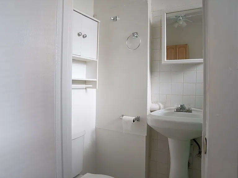 1466 W Argyle St #1R — Photo 6