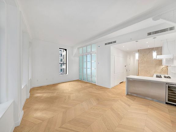2nd image of 14 Maiden Ln #Penthouse