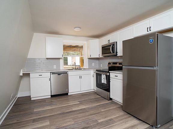 2nd image of 255 Riverdale Rd