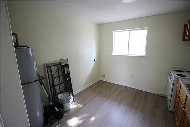 2 bed, 1.0 bath, 850 sqft, $900 — Photo 4