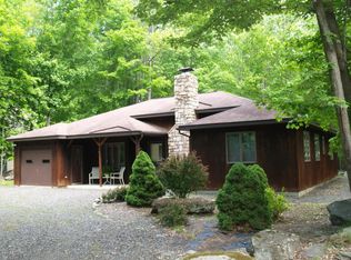 390 Lakewood Ct, Lake Ariel, PA 18436