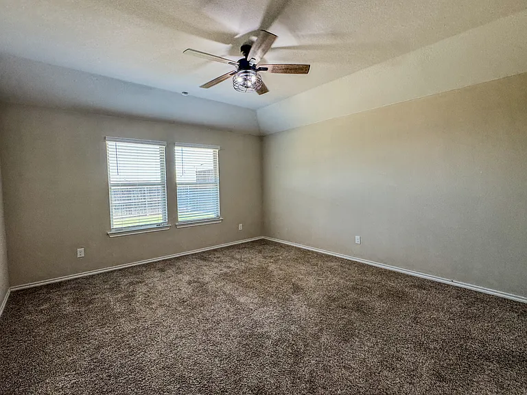 801 Meadow Creek Ln — Photo 16