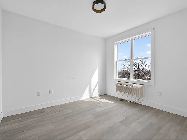 43-45 W 32nd St #502 — Photo 14