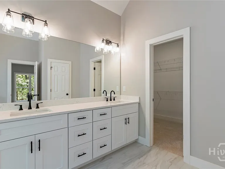 380 Ansley Dr — Photo 16