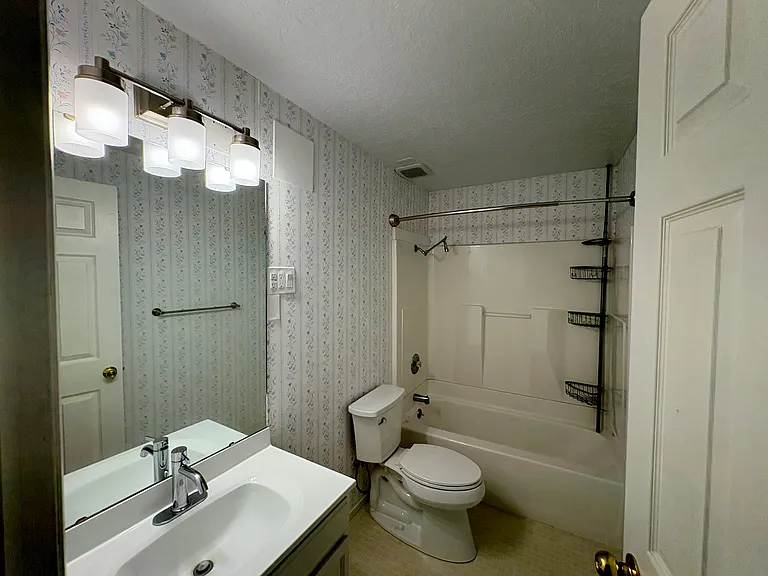 428 N 1200 E — Photo 54
