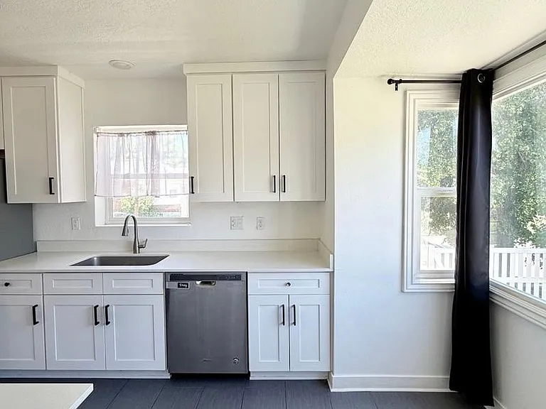 477 E Williams Ave — Photo 10