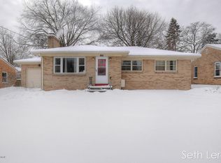 1464 Yorkshire St SE, Grand Rapids, MI 49508