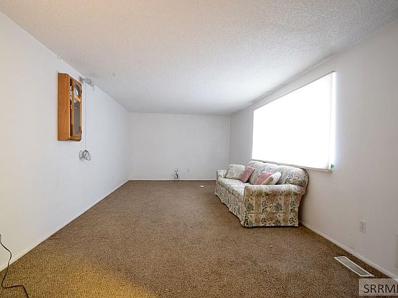 3rd image of 180 W Crowley St