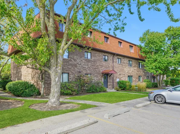 195 W Brandon Ct #A33, Palatine, IL 60067