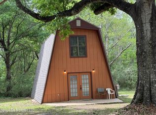 9907 Cedarcliff Dr, Moss Point, MS 39562