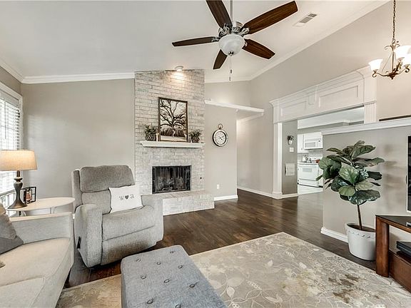 3rd image of 316 Crooked Ln