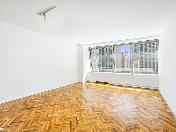 5th image of 15 W 53rd St #24C