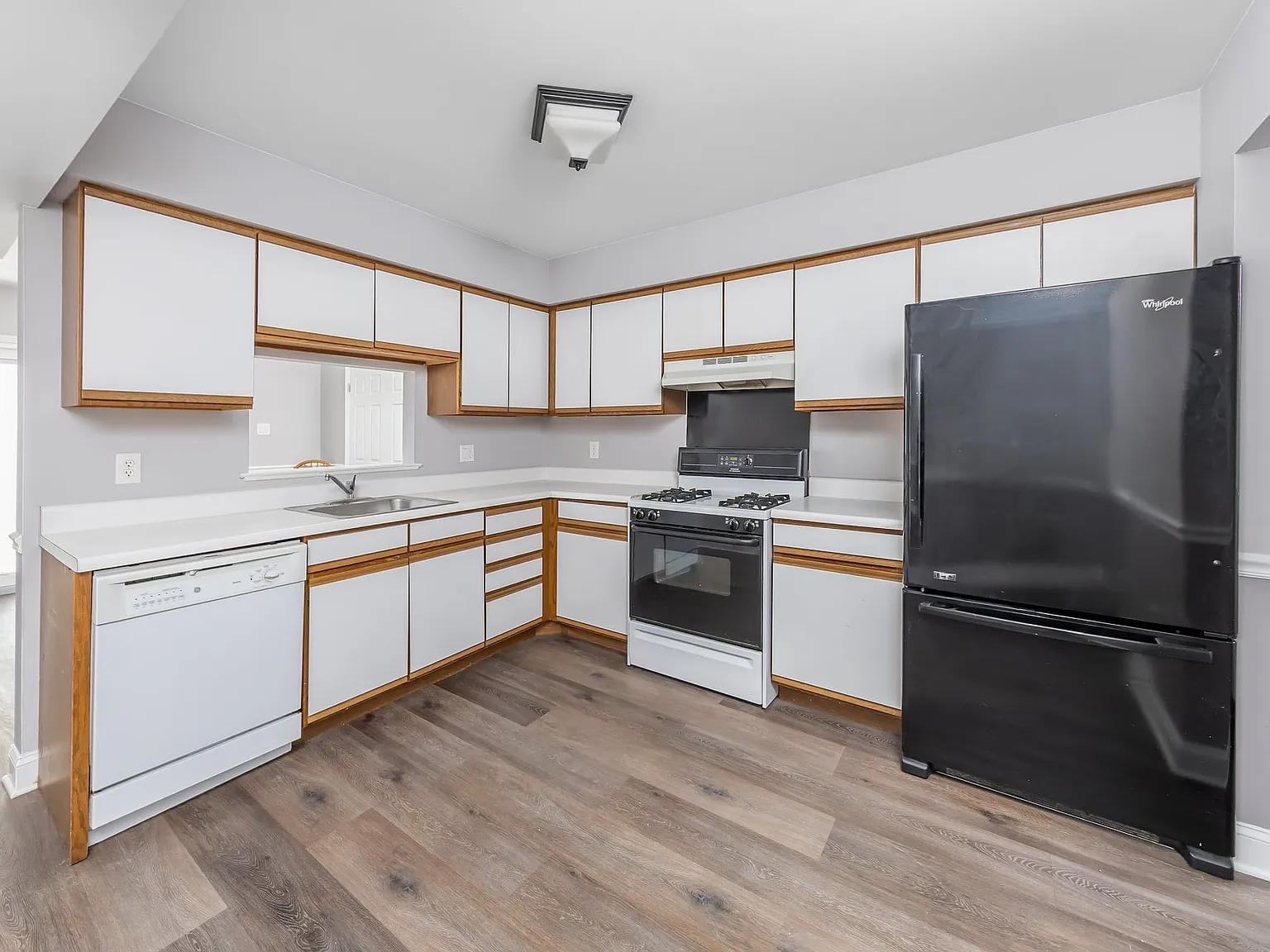 3 bed, 1.5 bath, 1426 sqft, $2,450 — Photo 4
