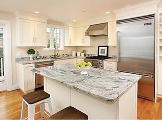 30 Dwight St #1R, Brookline, MA 02446