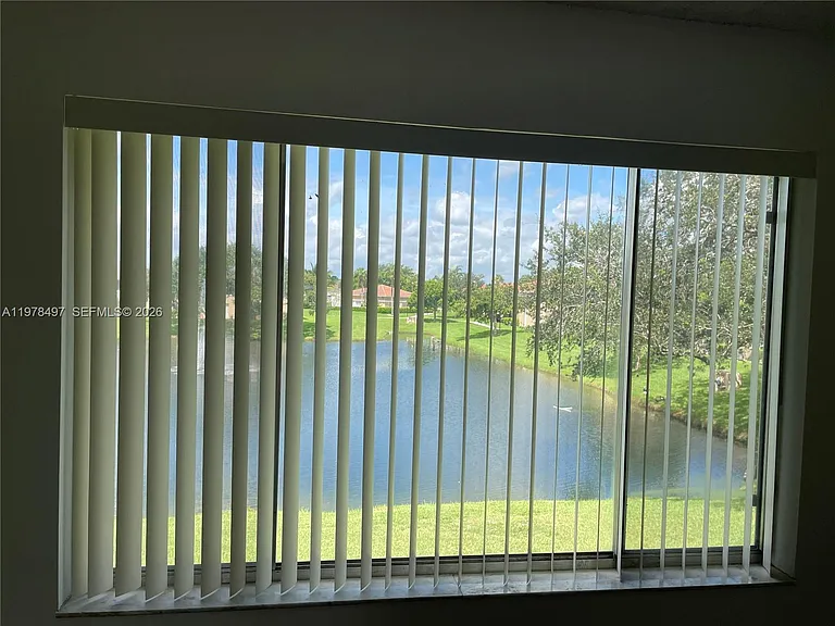 918 Twin Lakes Dr #8-M — Photo 11